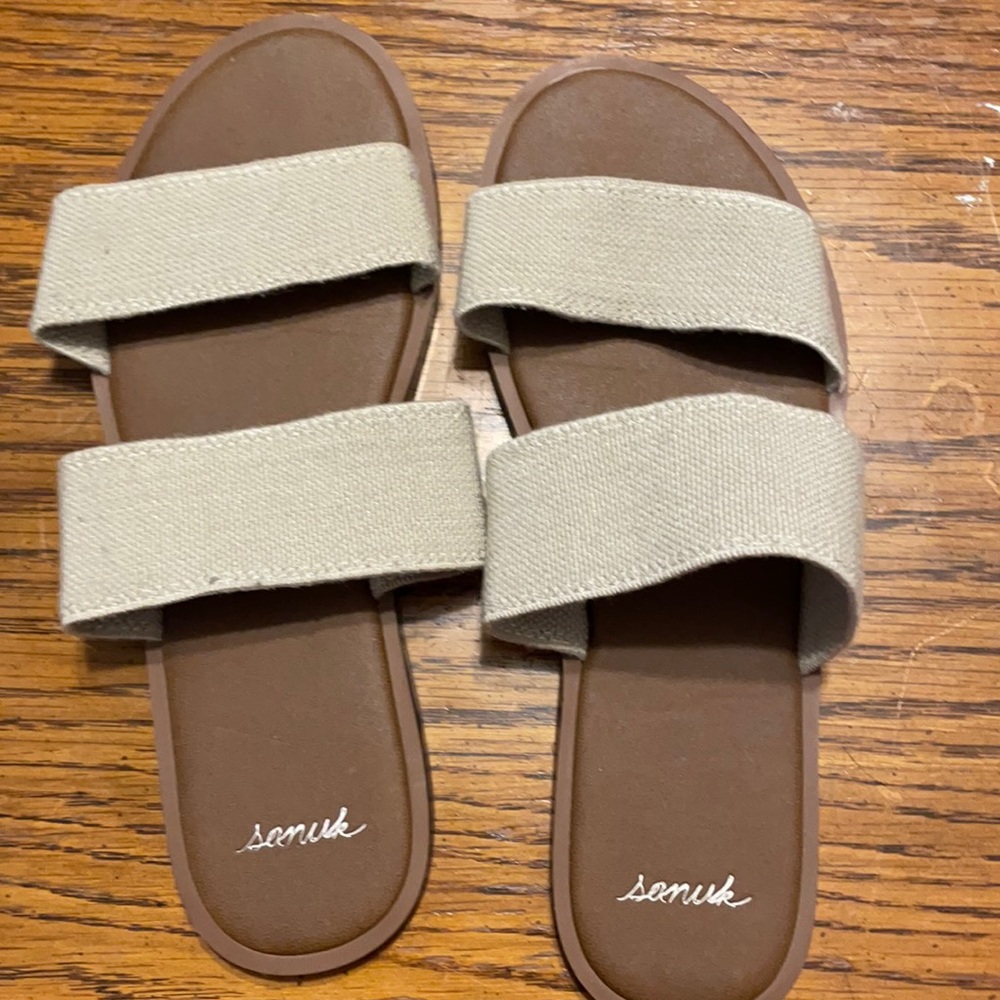 Sanuk sandals. Great used condition, worn twice. Size 6.